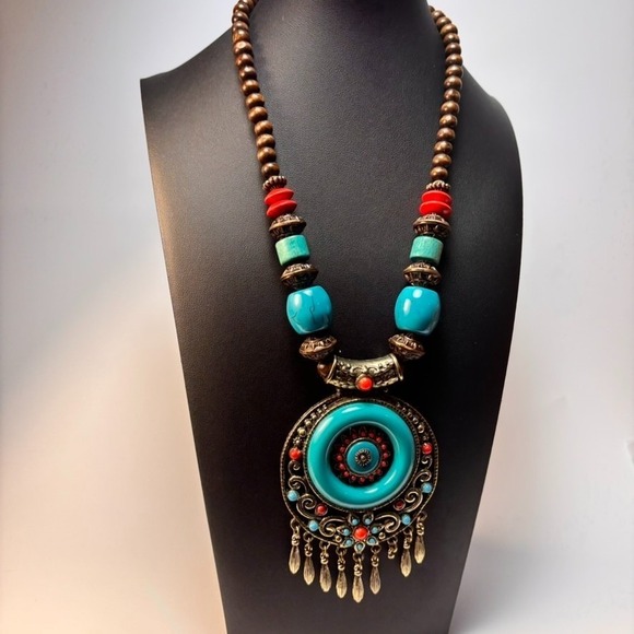 The Unbranded Brand Jewelry - Chunky Vintage Necklace Wood Beads Boho Chunky Blue Resin Pendant